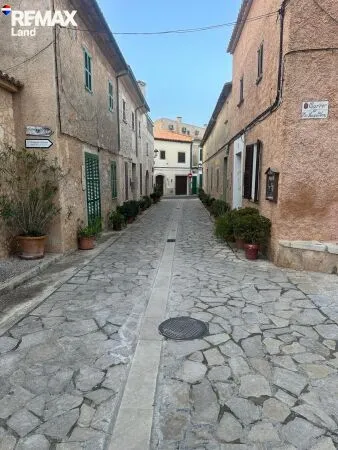 Single family house - Petra, Built Surface 301m², 2 Bedrooms, 2 Bathrooms, 20 Distance to the sea. — photo 1