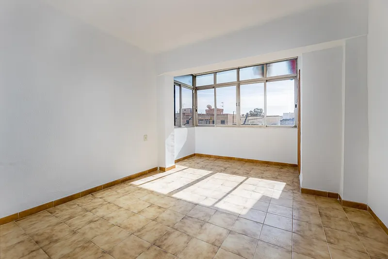 Apartment with elevator in Camp Redó area — photo 2