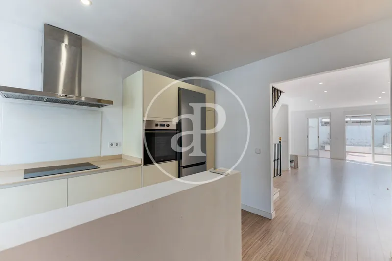 Semi-detached house for long-term rental in La Vileta — photo 2