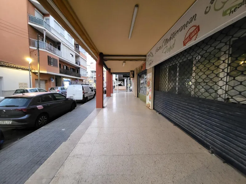 Commercial premises with terrace for sale in S'Arenal — photo 1