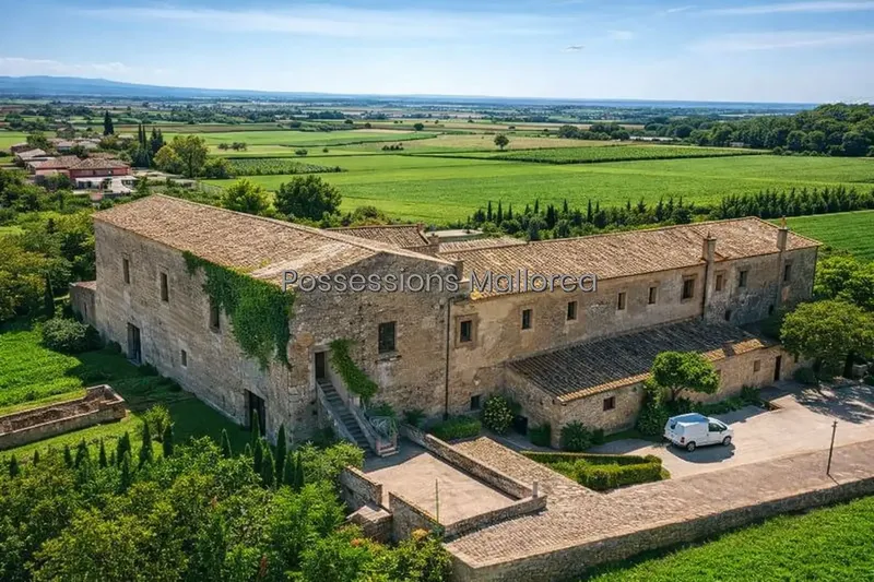 In the heart of one of the most coveted areas of Palma's coastline, between El Molinar and Coll d'en Rabassa, this large historic estate emerges — photo 1