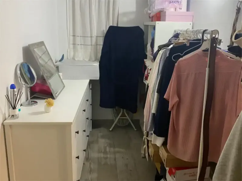 Se vende finca con casa de 150m2 dividida en dos plantas. En la planta de abajo se encuentra un pequeño salon, un baño, tres dormitorios, un — photo 11