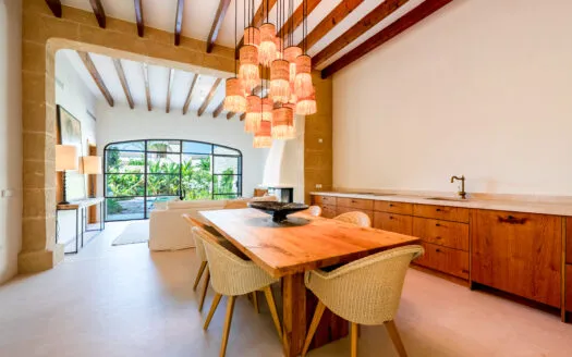 Renovated townhouse in Felanitx – with natural stone, wooden beams and stone staircase — photo 3