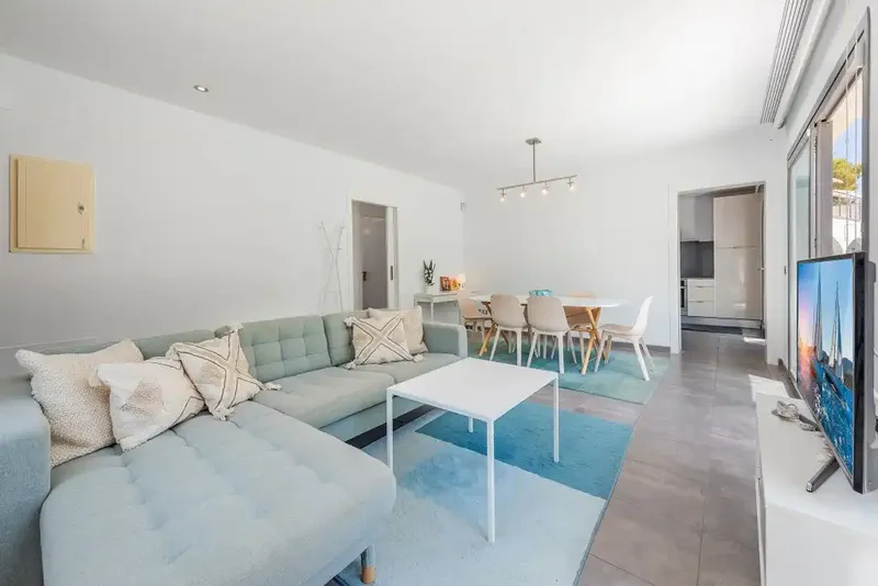Bright and cozy top-floor apartment ideally located just one block from the stunning beach of Puerto de Alcúdia — photo 4