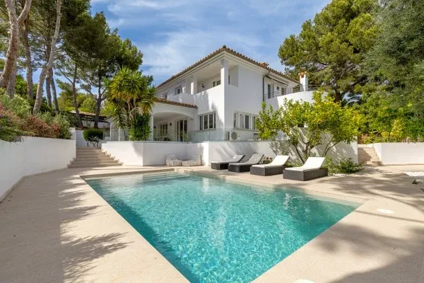 Modernized villa in a sought-after neighborhood of Nova Santa Ponsa — photo 1