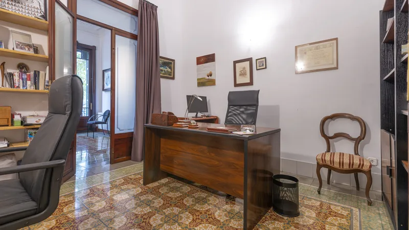 Investment! Beletage in Palma with large conservatory & lots of potential — photo 10