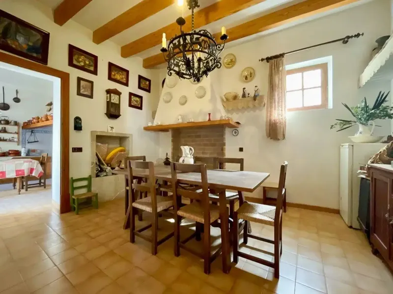 We are pleased to present the most emblematic house in the village of Mancor de la Vall, located in the very center — photo 6
