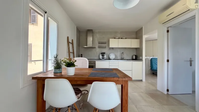 Palma apartment steps from the beach with cathedral & sea views — photo 7