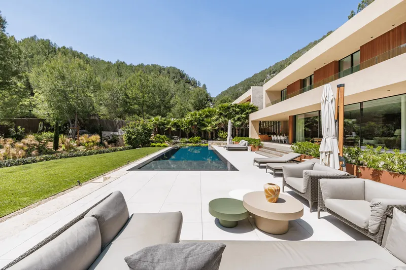 Contemporary villa with pool and sauna in Son Vida, Palma — photo 3