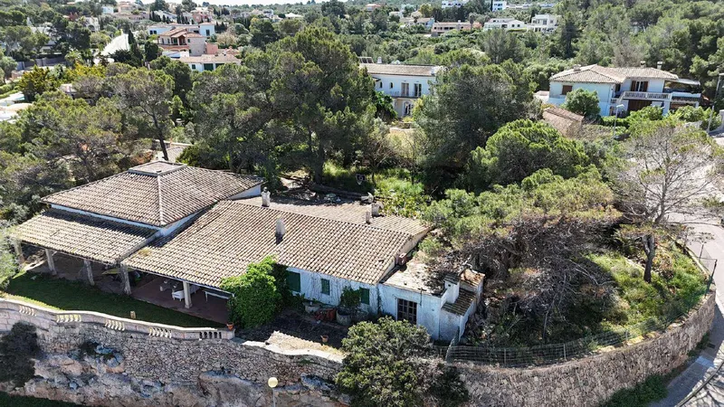 Villa to Renovate with Sea Views — photo 1