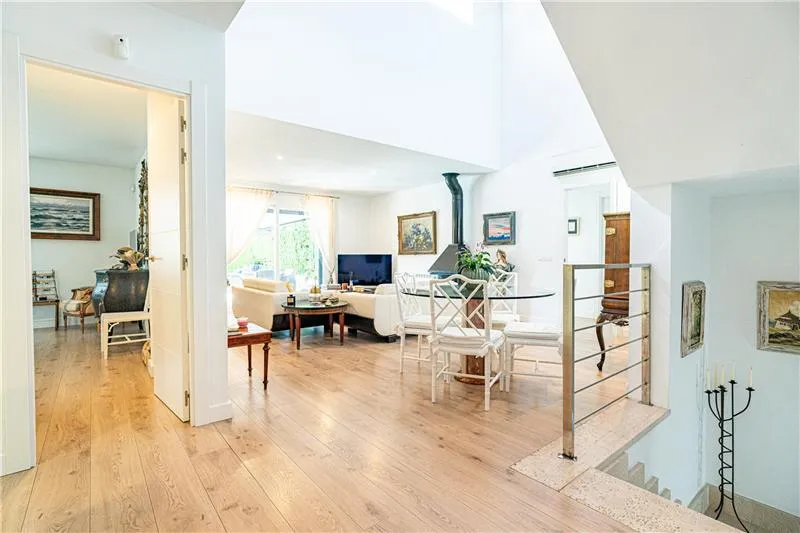 Exclusive semi-detached villa with a pool and garden on a lot of approximately 2,000 m² — photo 9