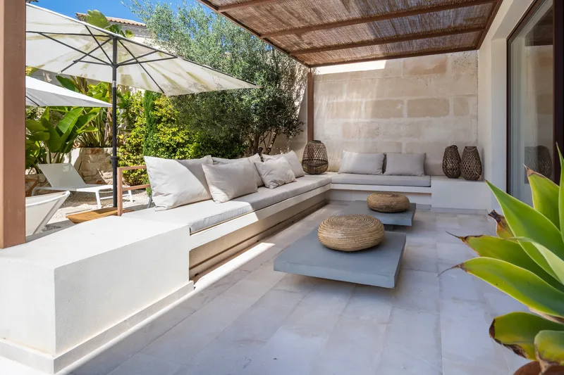 Elegant townhouse on a quiet corner plot with views in Ses Salines — photo 4