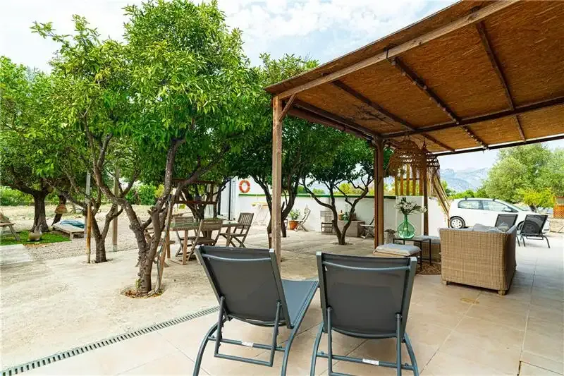 Rustic finca on plot of approx. 3,500 m² with spectacular views of the Serra de Tramuntana. Bright living-dining room with integrated kitchen — photo 12
