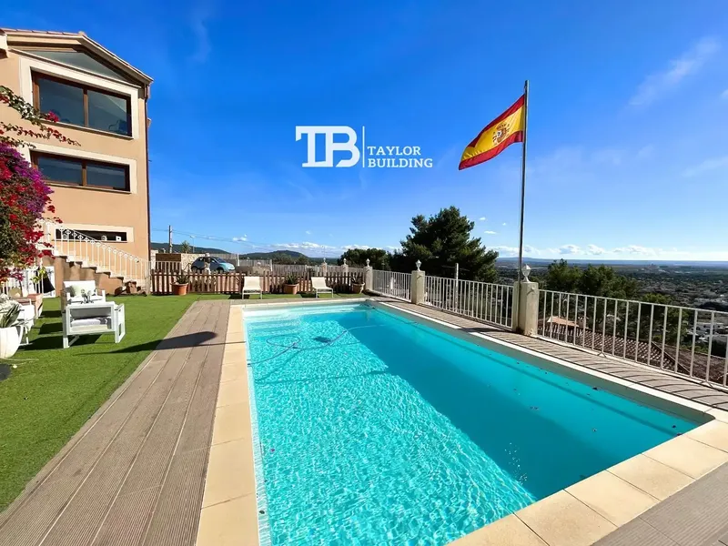 TaylorBuilding Real Estate sells this incredible detached house in Bunyola, in the Sa Font Seca urbanization, with 8 bedrooms and — photo 10