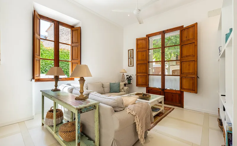 Exceptional townhouse with swimming pool and parking — photo 9