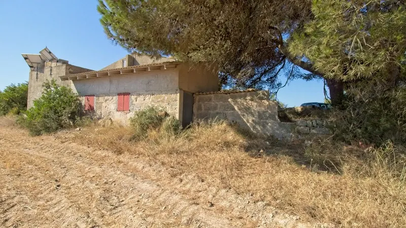 Finca of 22370 m2 with 213 m2 built, 88 m2 as dwelling and 125 m2 as agricultural, including a 35 m2 pool and garage — photo 3