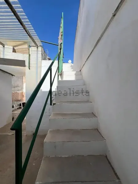 Cozy house in the old town of Portocolom with high ceiling, patio and terrace. It has 3 bedrooms all with windows, living-dining room — photo 3