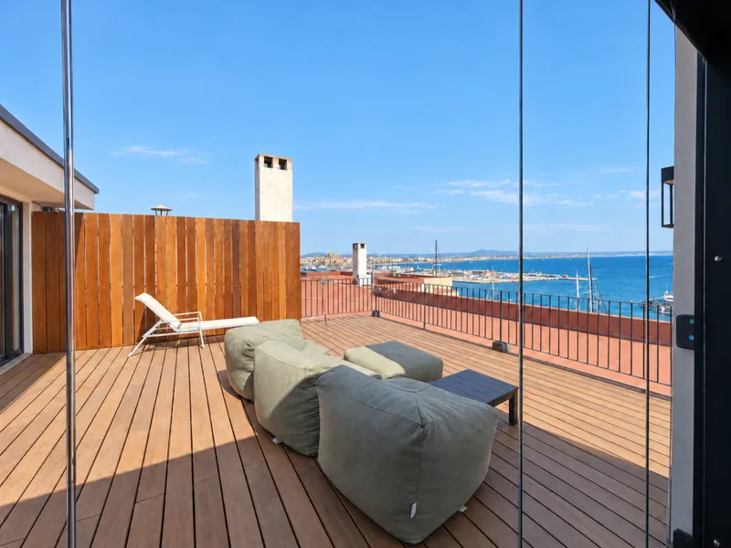 Ref 2122; Spectacular penthouse with private terrace in Palma, El Terreno, for rent — photo 1