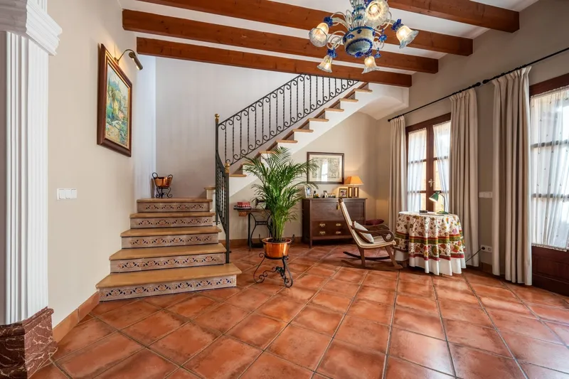 Charming Mallorcan townhouse with patio and garden in Campos — photo 5