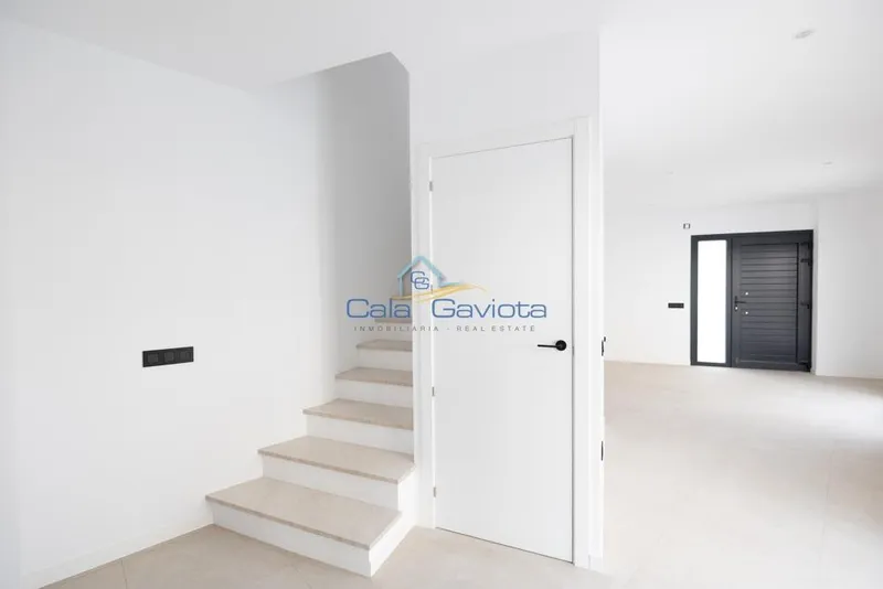 Semi-detached house — photo 8