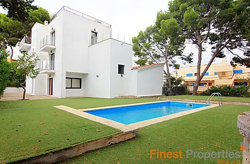 Single-family house in Palmanova with 4 bedrooms and pool for rent — photo 1