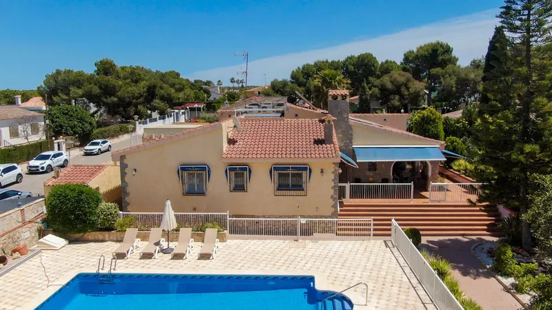 Dream house with large plot and private pool — photo 2