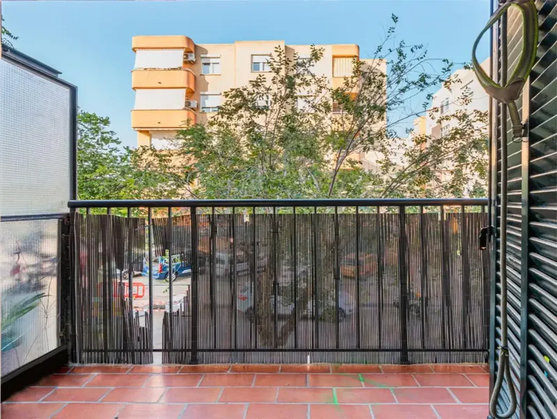 Apartment in Son Cladera, completely renovated. 85 m² and a 15 m² balcony. 3 bedrooms (two doubles with built-in wardrobes, 1 single), windows — photo 9