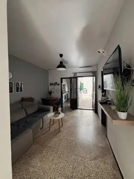 Cozy house in the old town of Portocolom with high ceiling, patio and terrace. It has 3 bedrooms all with windows, living-dining room — photo 11
