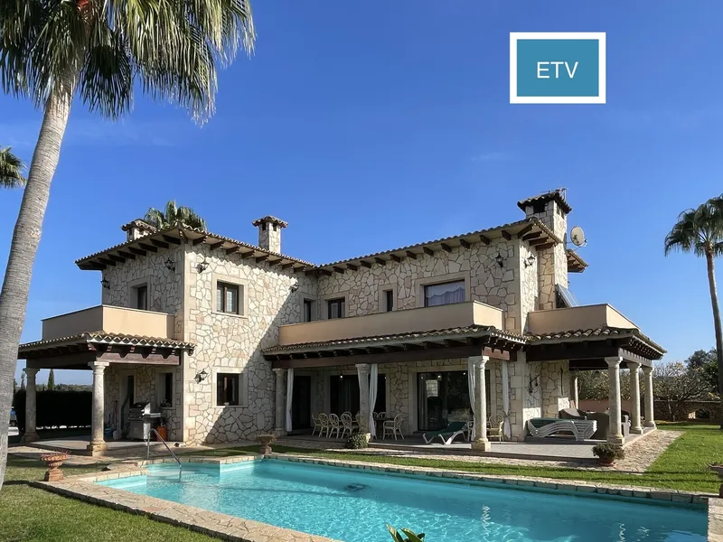Impressive finca with holiday rental license near Llucmajor — photo 1