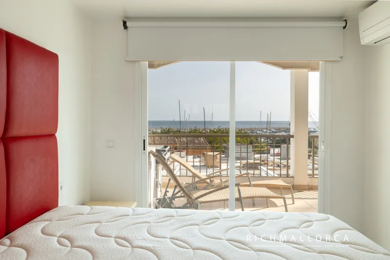 Beautiful nautical flat on the first line of a prestigious yacht club — photo 8