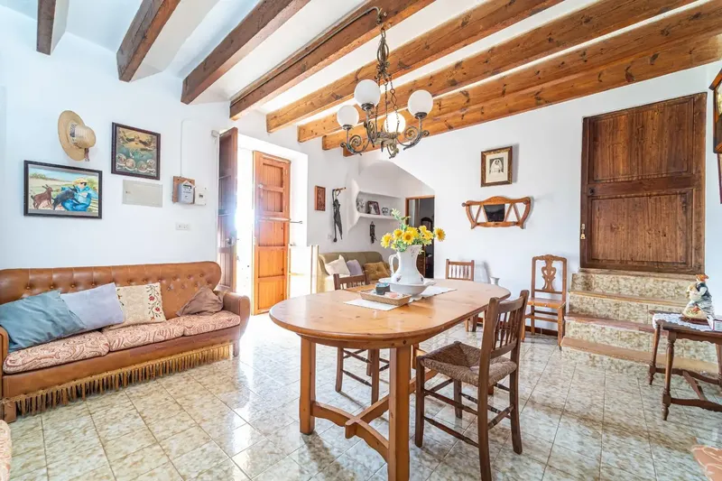 Gestpropiedad presents in the picturesque town of Son Macià, Manacor, Mallorca, this charming rustic house. — photo 3