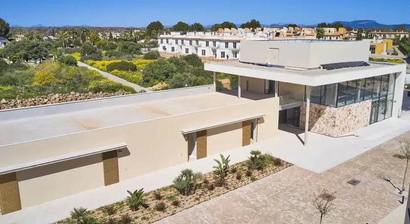 Beautiful 2 or 3 bedroom penthouses with terrace and solarium in a complex with lovely gardens, large saltwater pool and gym, a short distance — photo 3