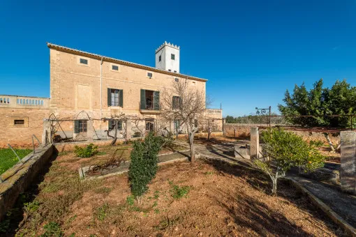 Algaida, Quietly Located Manor House in Need of Renovation in Algaida — photo 11