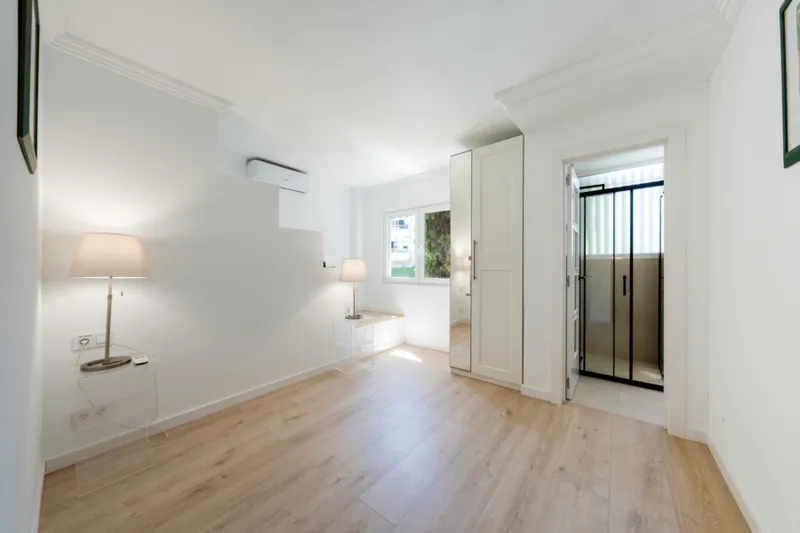 Fully Renovated Duplex Apartment Near the Beach - Open Living-Dining Area with Kitchen (12616) — photo 9