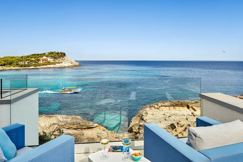 Vacation rental: Beachfront villa for rent in Cala sa Font — photo 1