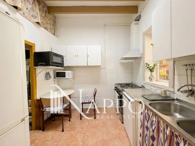 Nappo Real Estate is pleased to present this unique ground floor with large private patio located on Calle Barrera, in the heart of — photo 9