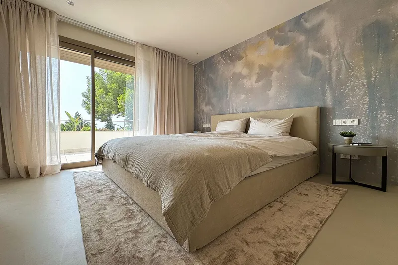Stylishly renovated villa with wonderful outdoor area in prime location — photo 7