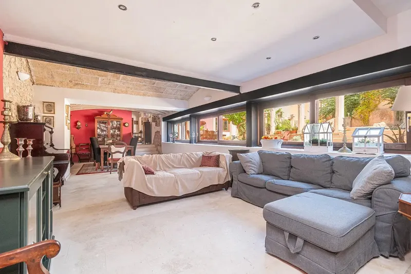 A unique 996 m2 property that brings together the essence of traditional Mallorcan architecture, spacious areas, privacy and an exceptional — photo 3