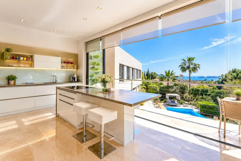 Moderne Meerblick-Villa mit Ferienvermietungslizenz — photo 7