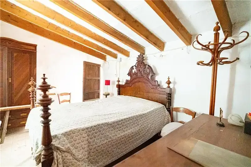 Character house to renovate in the center of Costitx, 216m² approx., distributed over 2 floors, large living-dining room of 60m² approx. — photo 9