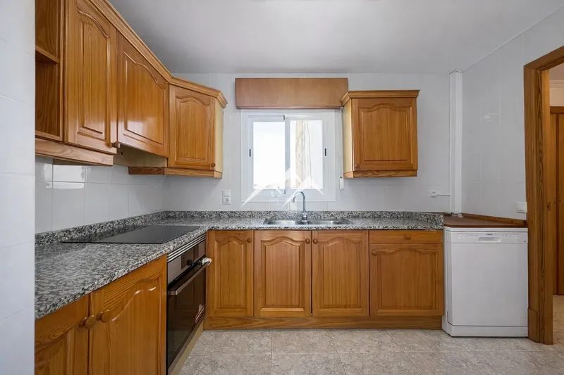 Long-term rental. Duplex penthouse with 2 terraces with partial sea and cathedral views — photo 9