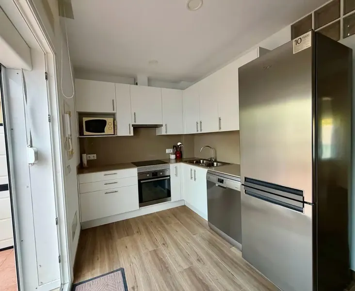 Fully renovated rental home in excellent condition — photo 3