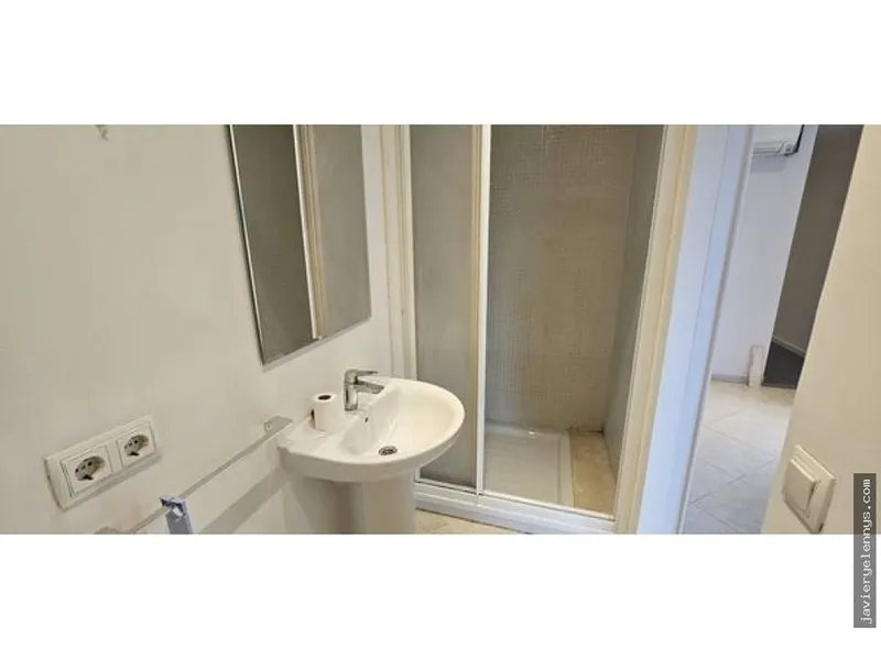 Flat for rent on Calle de Don Joan d'Àustria — photo 9