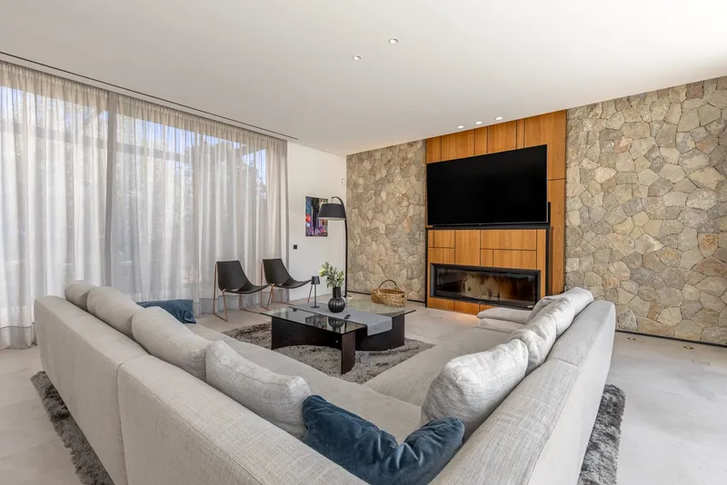 Spectacular, almost new seafront luxury villa in Puig de Ros — photo 6