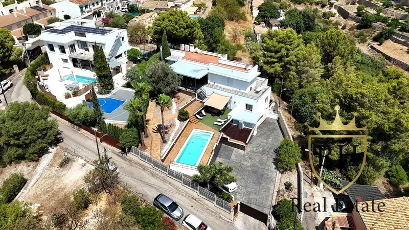 Discover this spectacular house or chalet in the exclusive area of Gènova, perfect for those seeking comfort, space, and a quiet environment — photo 4