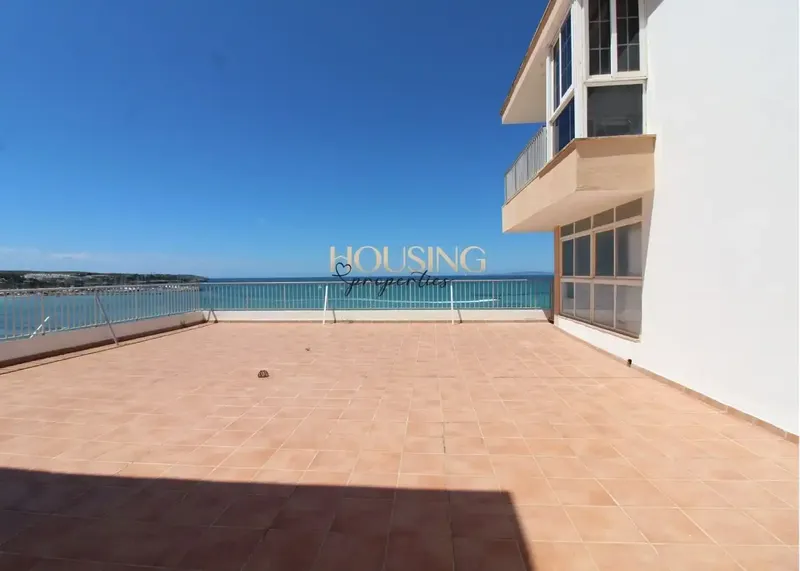 First-line penthouse with incredible views of the sea and the bay — photo 4