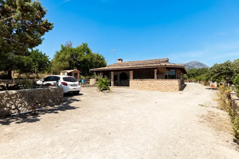 In an environment of absolute tranquility, on the outskirts of the charming village of Moscari, lies this magnificent rustic estate that combines — photo 6