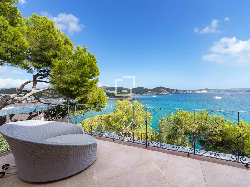 394m² house / villa for sale in Calvià, Balearic Islands — photo 1