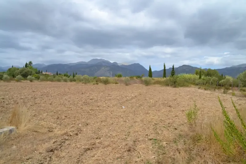 In Campanet, finca of about 14,270 m2 of land, completely fenced, with several water wells, town water and Gesa electricity. Views to — photo 7