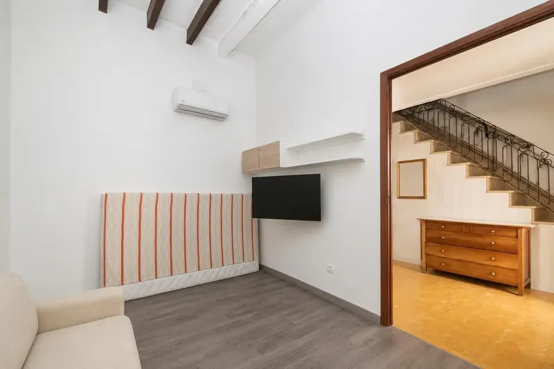 Three-storey village house to renovate in the historic centre of Felanitx — photo 2